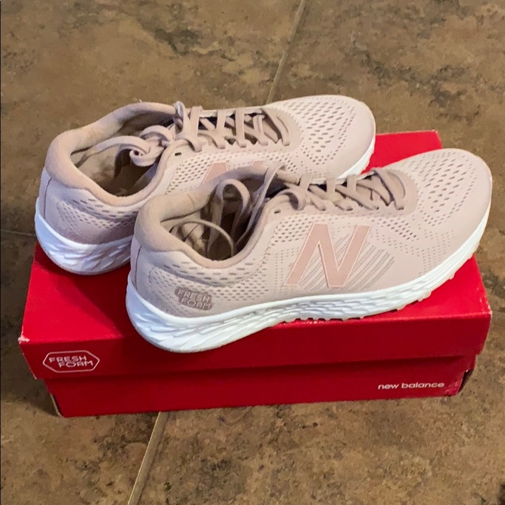 Blush pink New Balance running tennis shoes Size 7